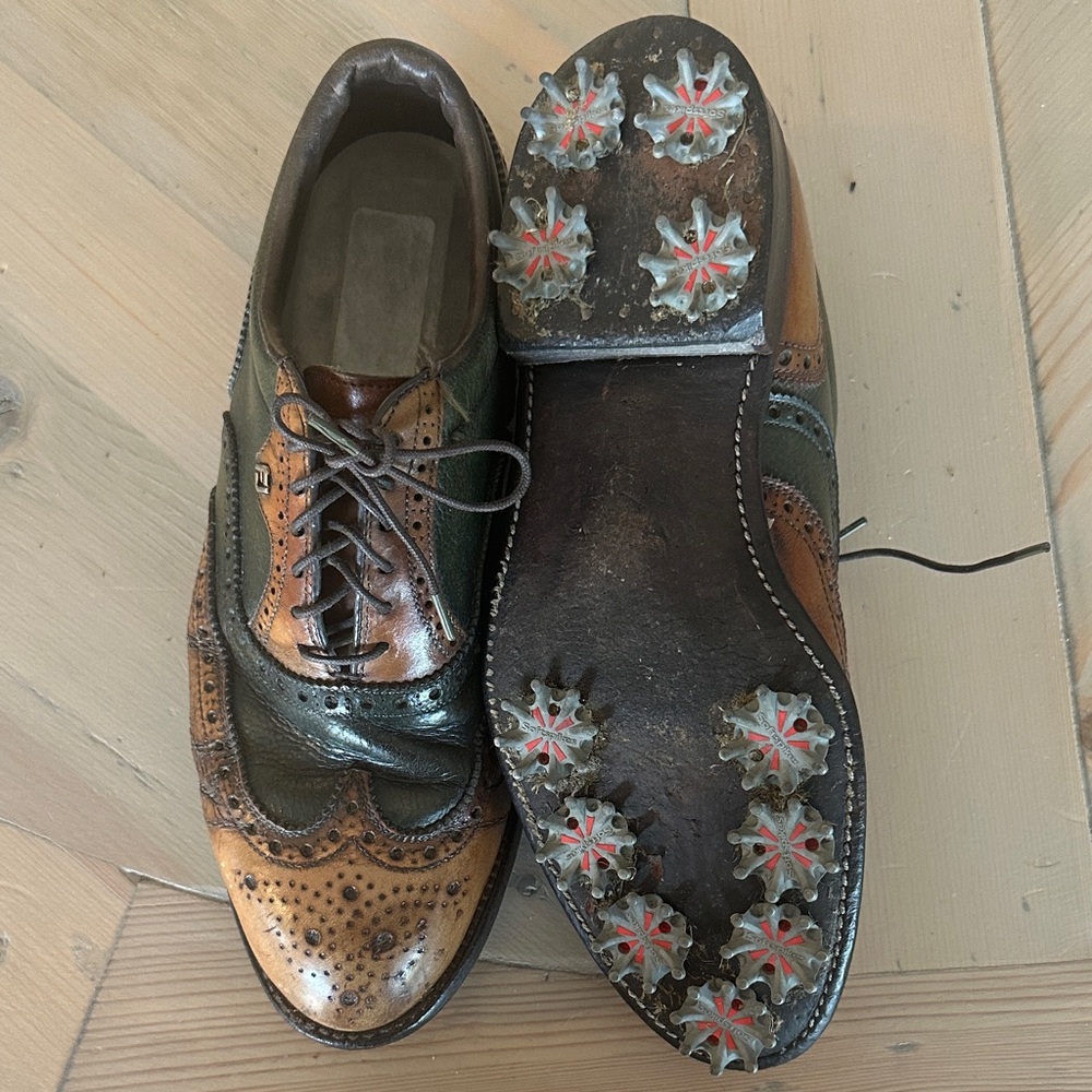 Vintage Men's FootJoy Brown and Green Leather Wingtip Golf Shoes. Size 7.5 D